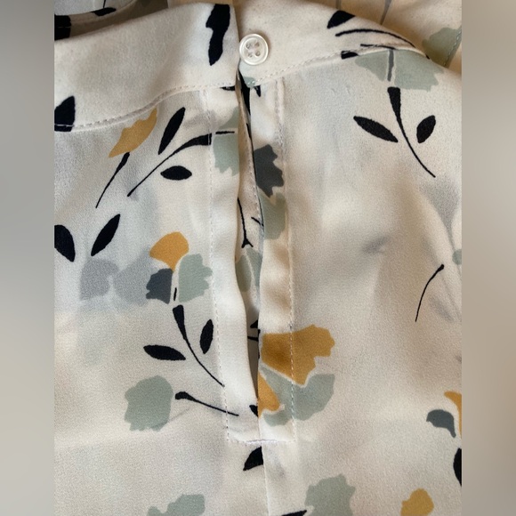 Ladies Size XS Loft Sleeveless Peep Eye Sheer Blouse - Picture 7 of 16